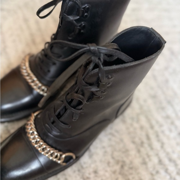 Burberry Barke Leather Lug Sole Bootie NWT - Picture 2 of 4